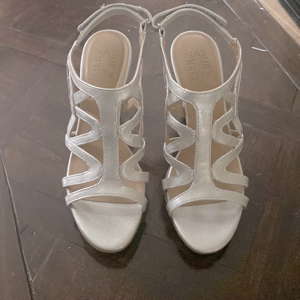 Naturalizer silver sandal! 7.5